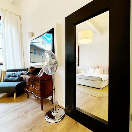Boutique Room - Centro Storico 20 Min Da Firenze เอมโปลี ภายนอก รูปภาพ