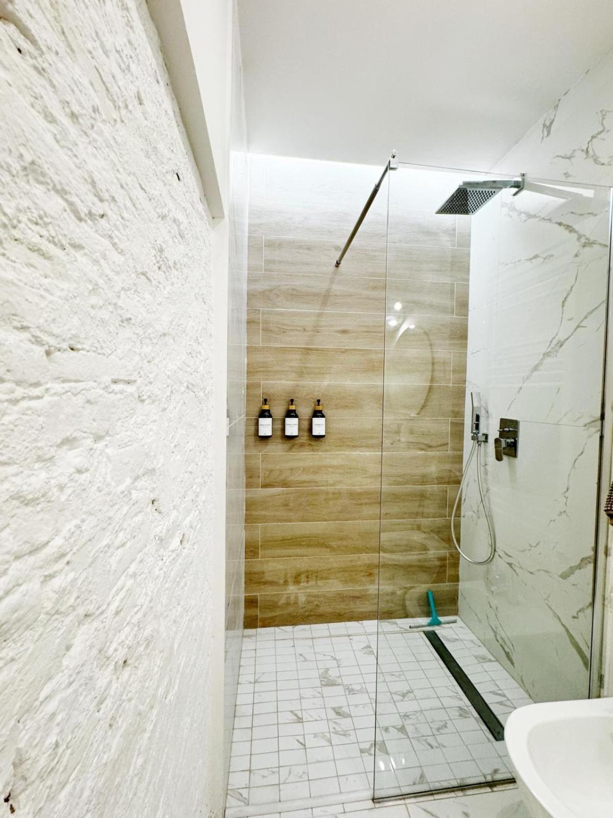 Boutique Room - Centro Storico 20 Min Da Firenze เอมโปลี ภายนอก รูปภาพ