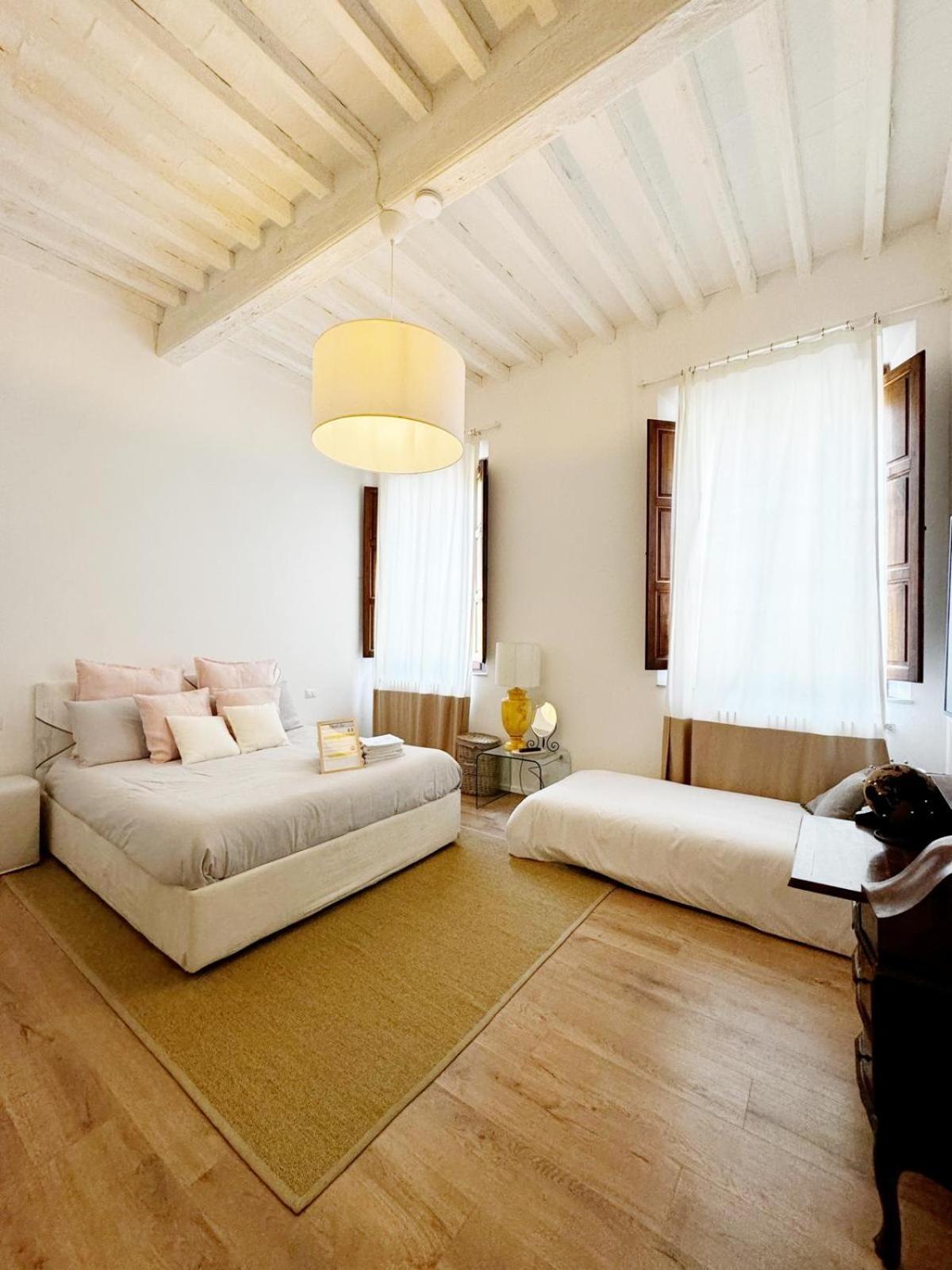 Boutique Room - Centro Storico 20 Min Da Firenze เอมโปลี ภายนอก รูปภาพ