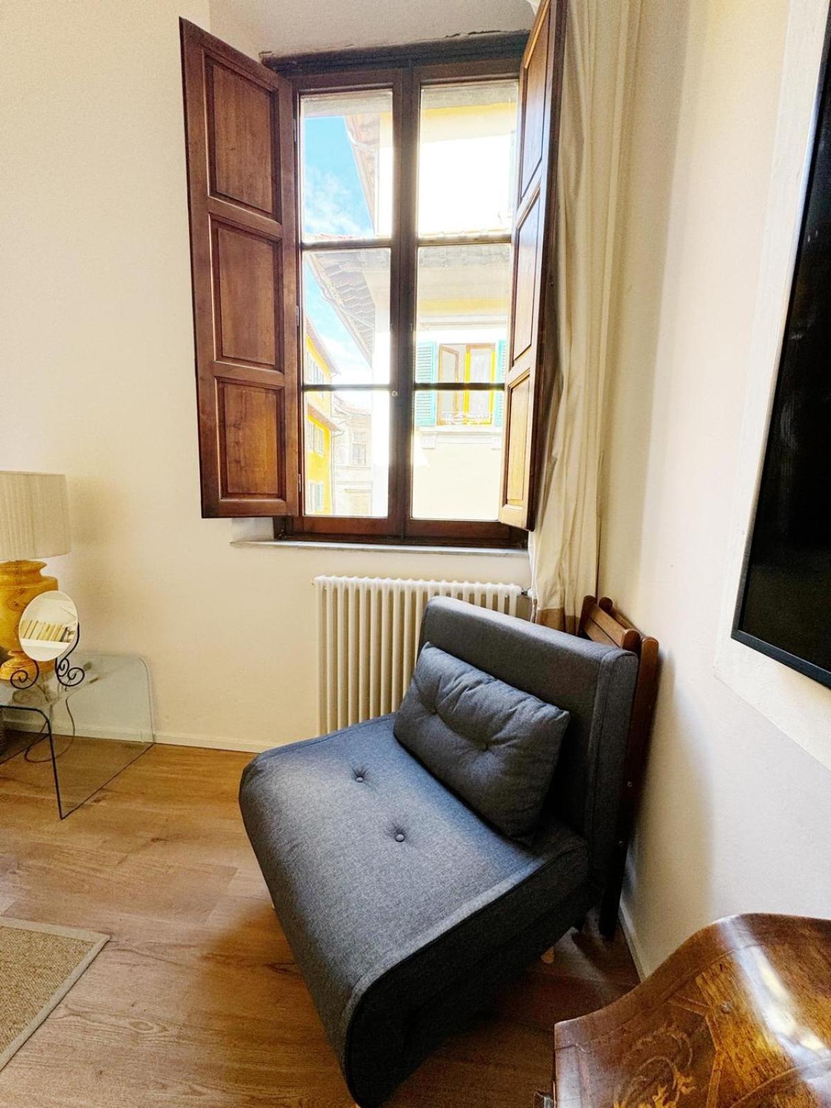 Boutique Room - Centro Storico 20 Min Da Firenze เอมโปลี ภายนอก รูปภาพ