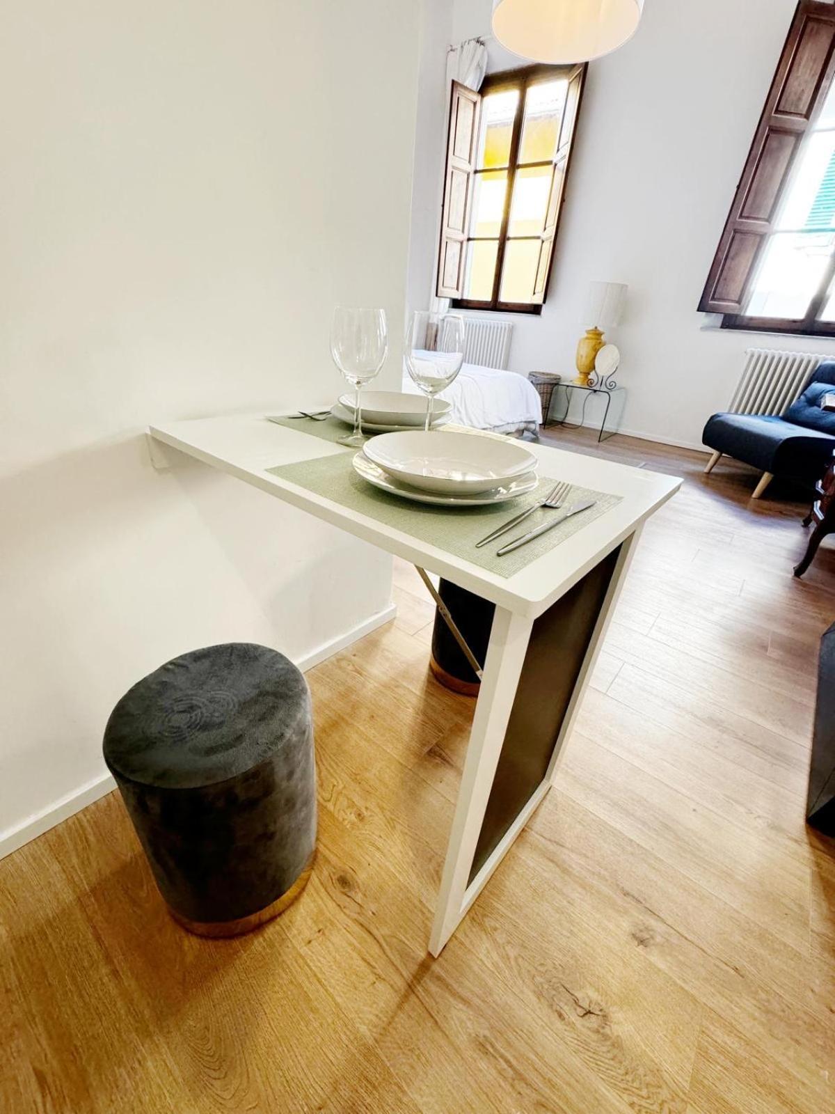 Boutique Room - Centro Storico 20 Min Da Firenze เอมโปลี ภายนอก รูปภาพ