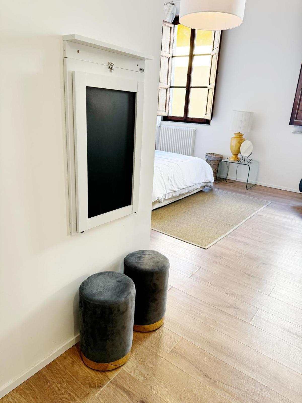 Boutique Room - Centro Storico 20 Min Da Firenze เอมโปลี ภายนอก รูปภาพ