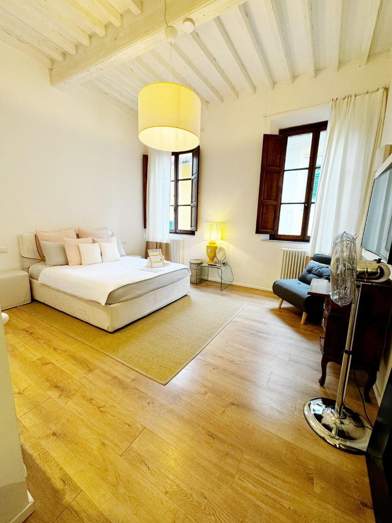 Boutique Room - Centro Storico 20 Min Da Firenze เอมโปลี ภายนอก รูปภาพ