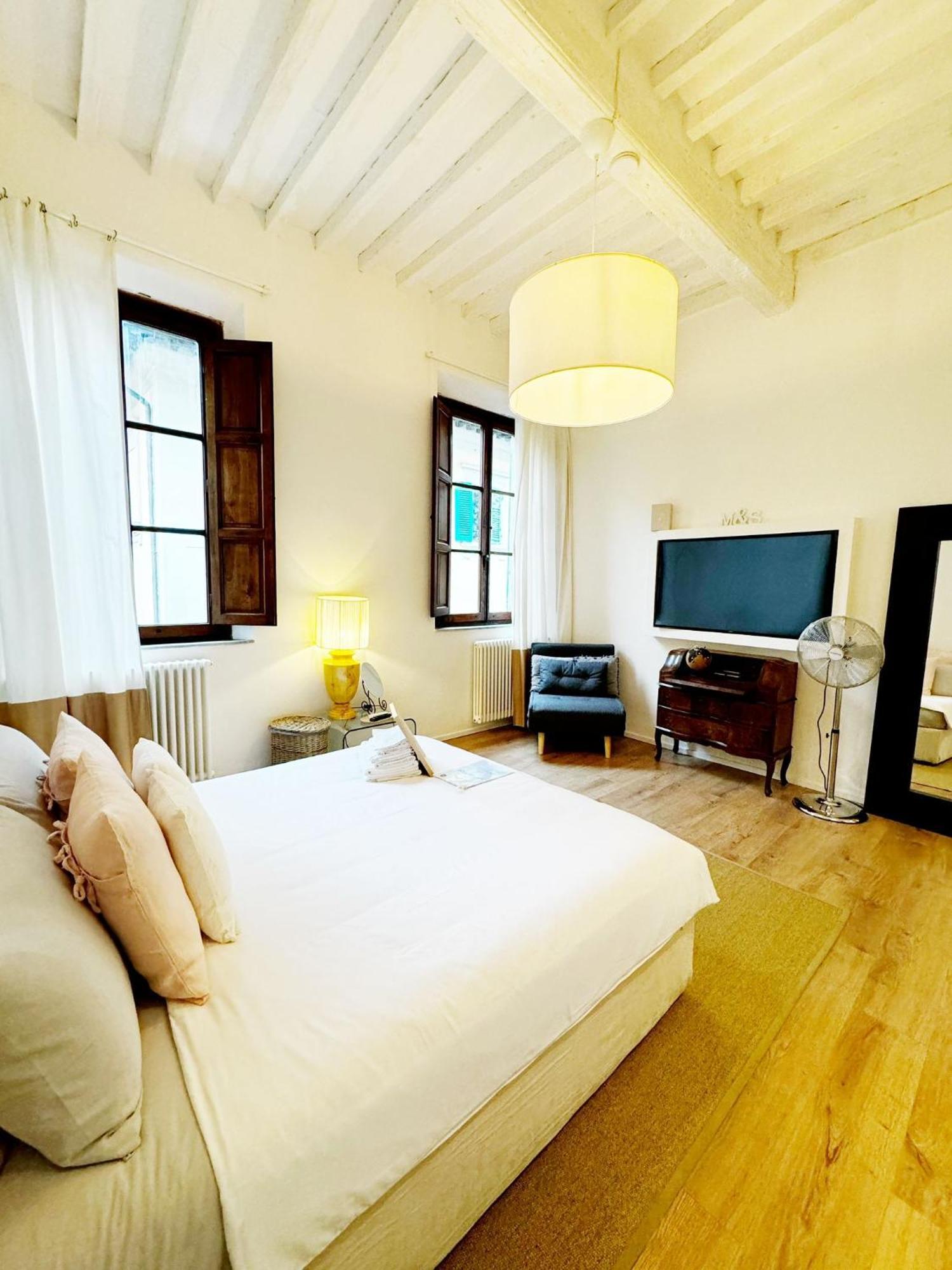 Boutique Room - Centro Storico 20 Min Da Firenze เอมโปลี ภายนอก รูปภาพ