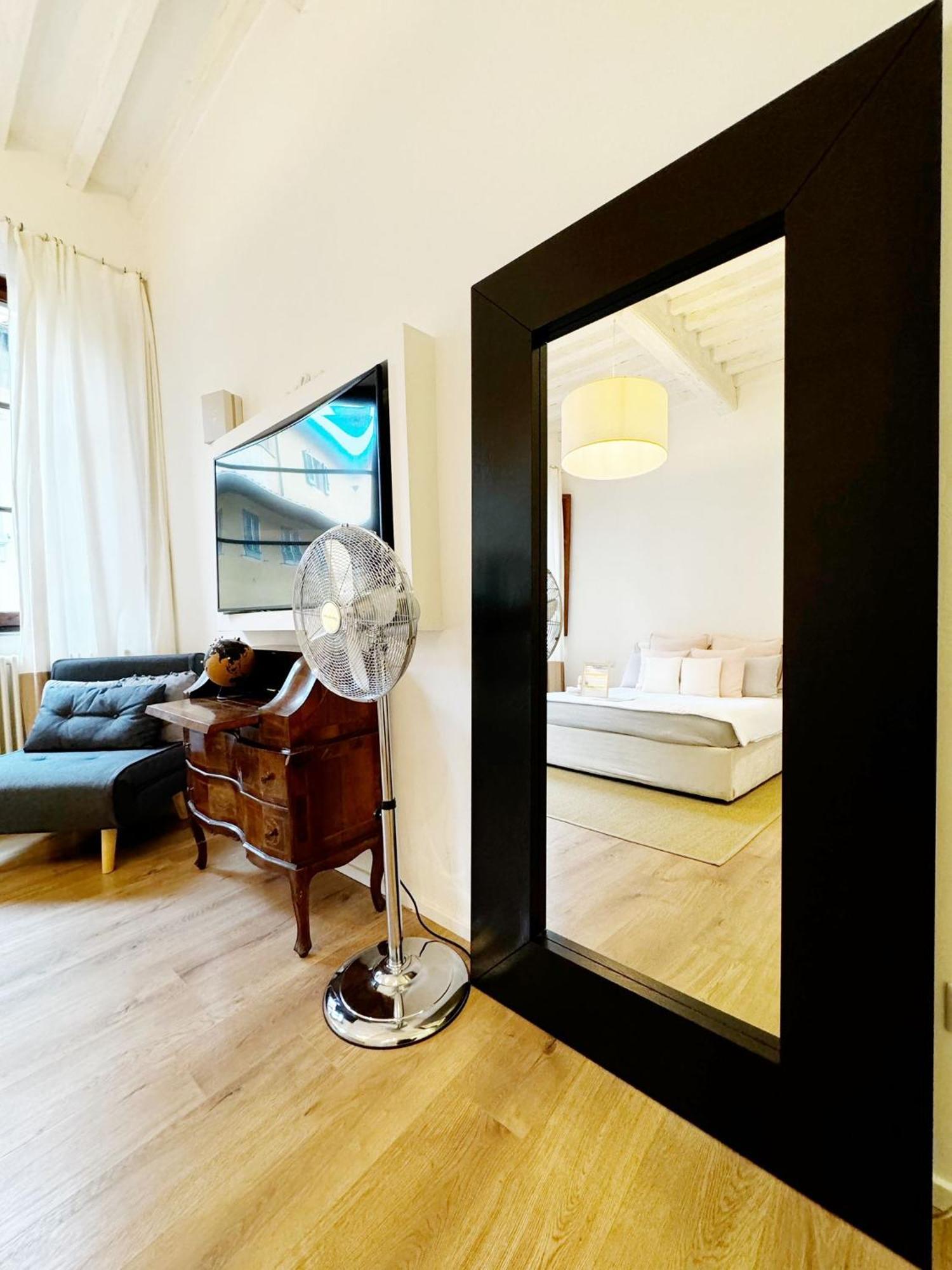 Boutique Room - Centro Storico 20 Min Da Firenze เอมโปลี ภายนอก รูปภาพ
