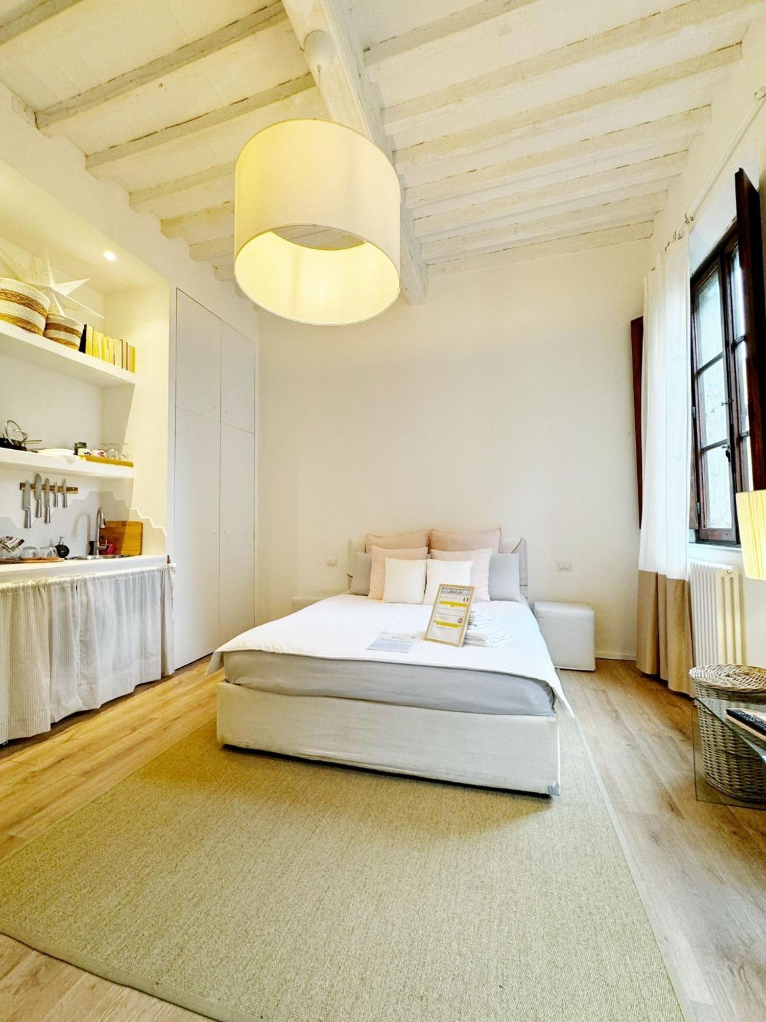 Boutique Room - Centro Storico 20 Min Da Firenze เอมโปลี ภายนอก รูปภาพ