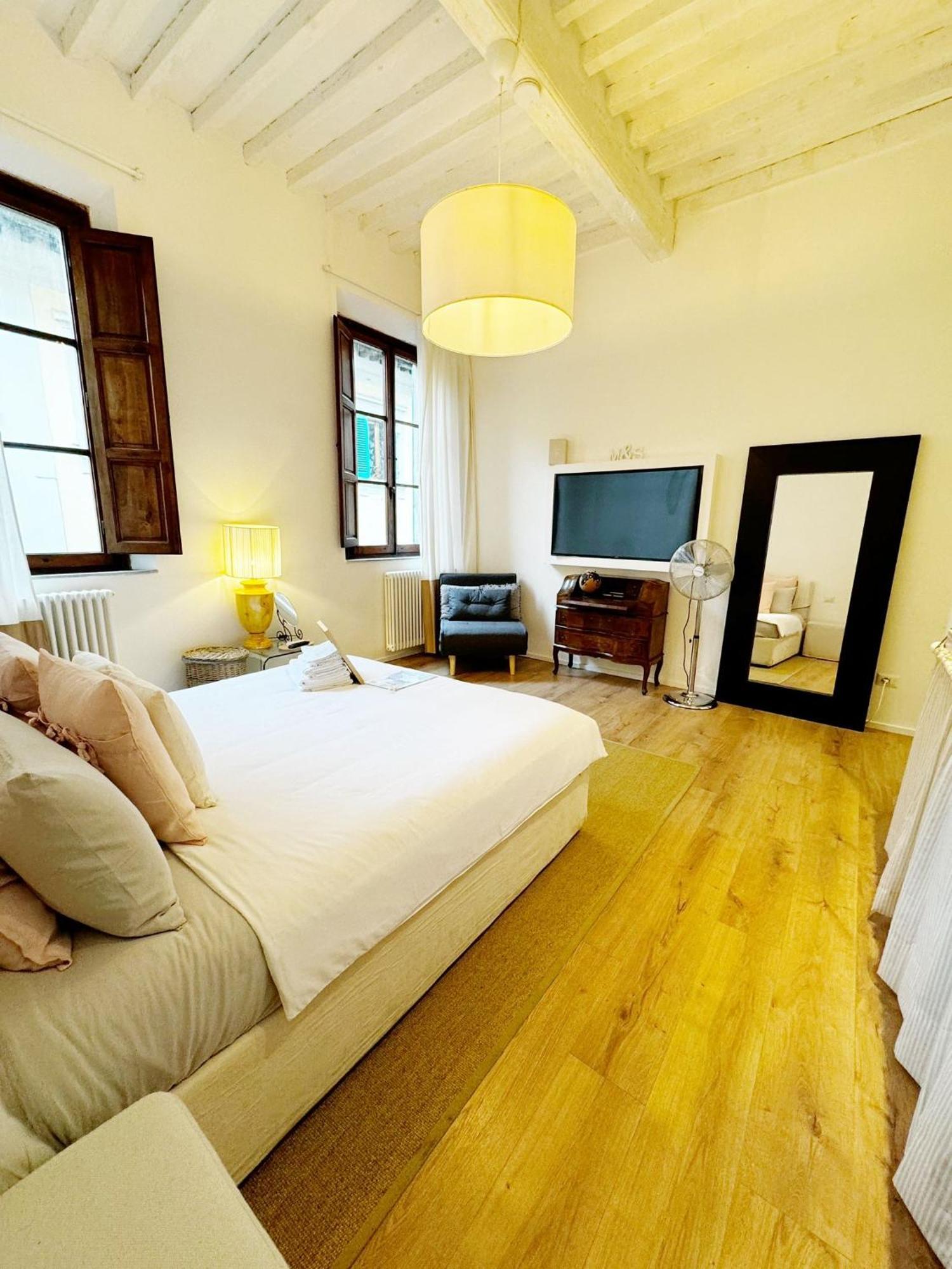 Boutique Room - Centro Storico 20 Min Da Firenze เอมโปลี ภายนอก รูปภาพ
