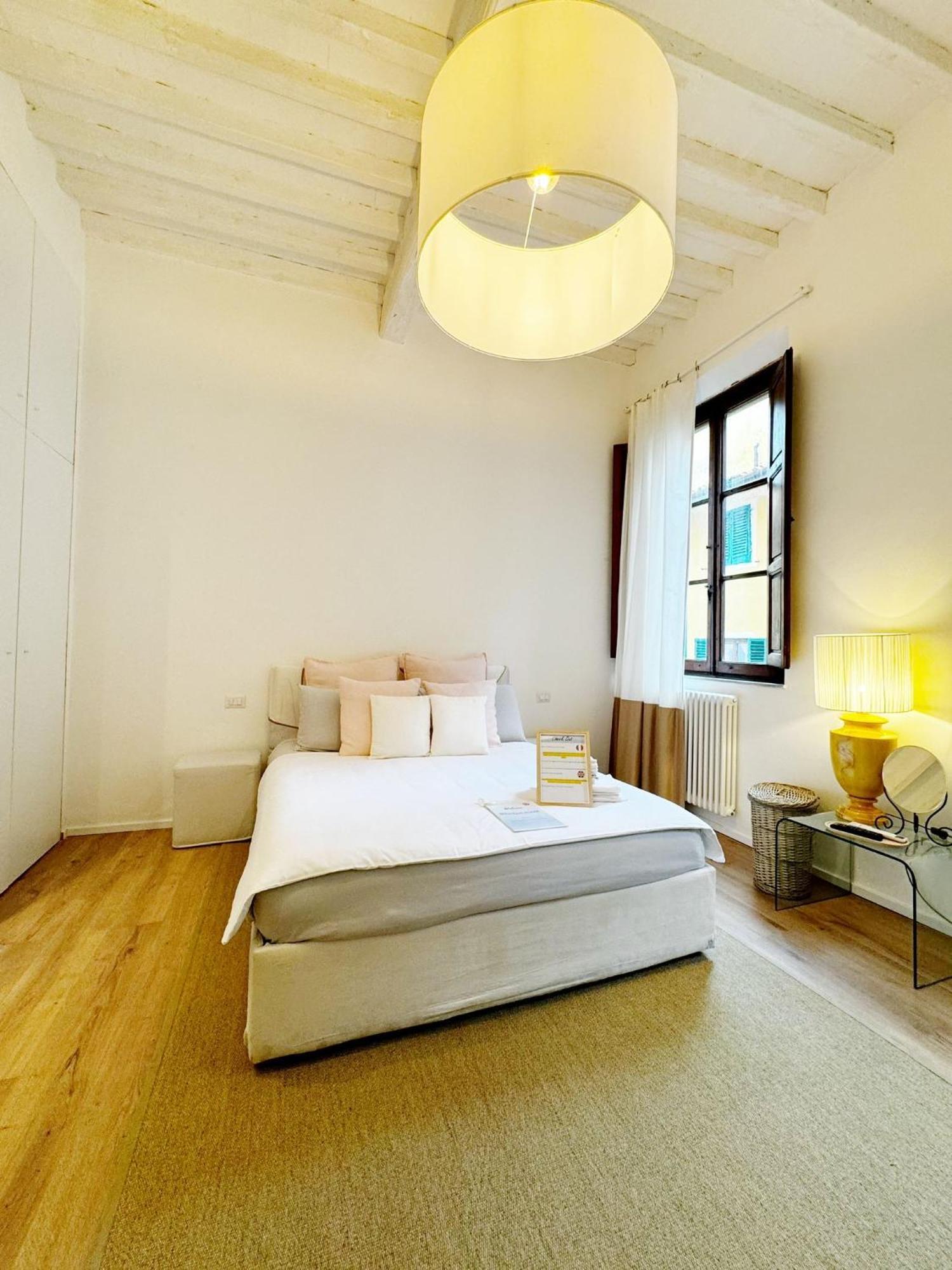 Boutique Room - Centro Storico 20 Min Da Firenze เอมโปลี ภายนอก รูปภาพ