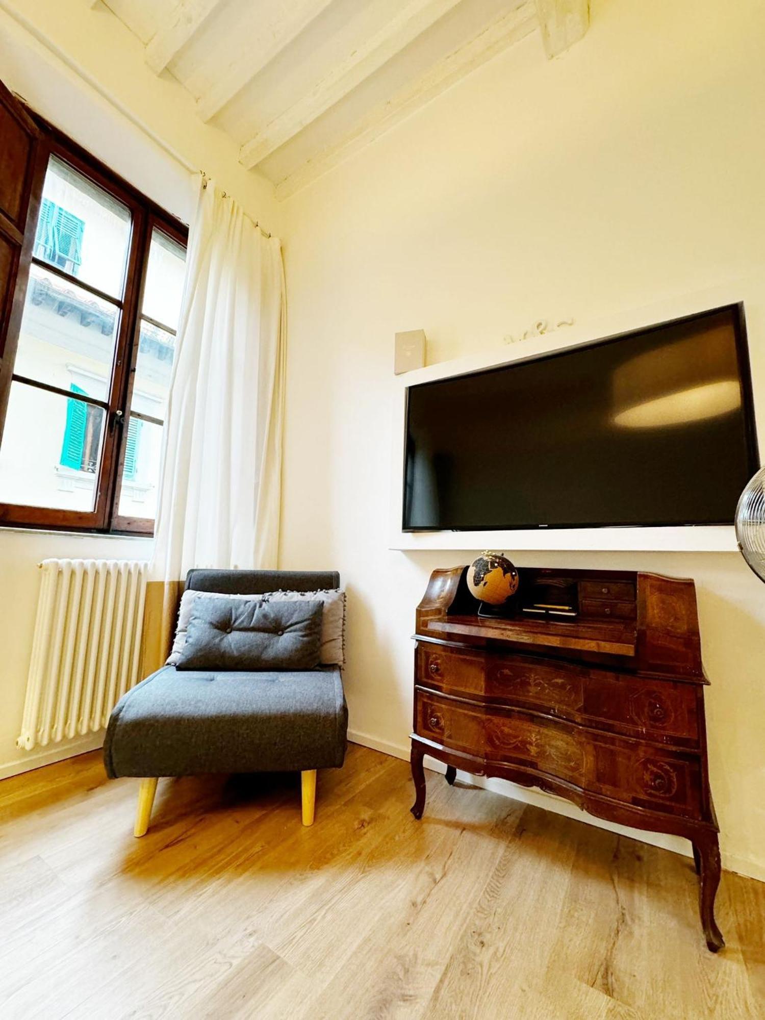Boutique Room - Centro Storico 20 Min Da Firenze เอมโปลี ภายนอก รูปภาพ