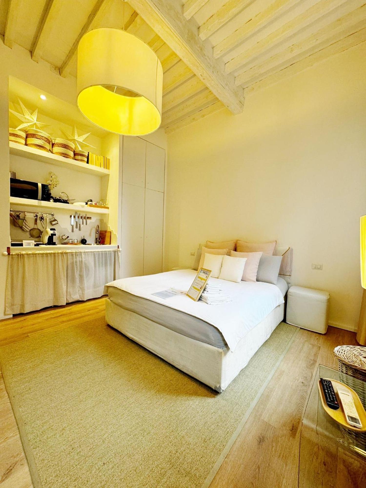 Boutique Room - Centro Storico 20 Min Da Firenze เอมโปลี ภายนอก รูปภาพ